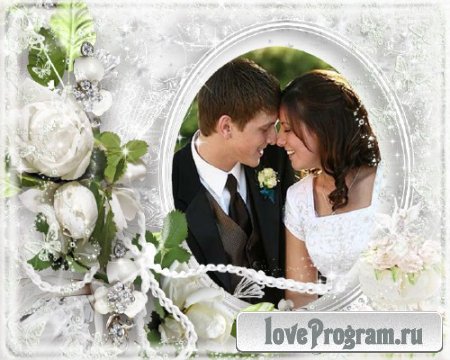 Красивая свадебная рамочка для фотошопа на романтическом фоне с красивыми цветами и свадебным тортом
